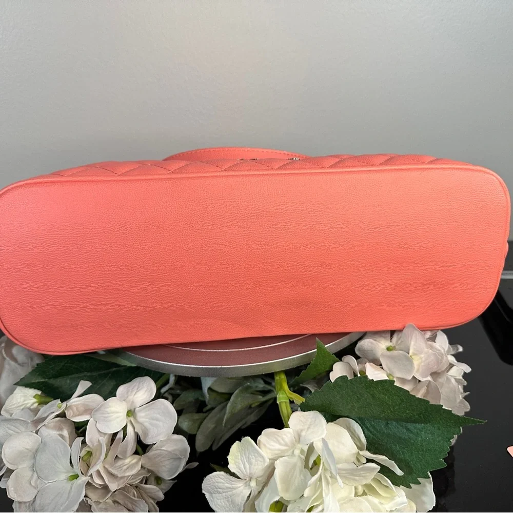 Betsy Johnson Family Ties Tote In Coral NWT - Picture 5 of 10